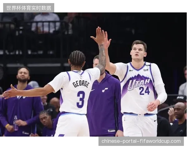 犹他爵士队休赛期的首要任务是续约凯斯勒，但将面临来自公牛等队的激烈竞争